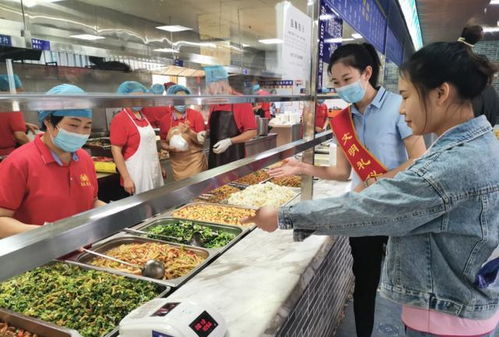 郑大二附院营养食堂荣获“餐饮服务食品安全示范店”称号并举办庆祝活动