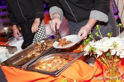 “小蓝鲸”连锁餐饮品牌营销战略的启示与歌舞活动实践
